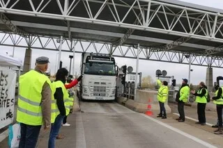 PÉAGES OUVERTS PAR LES GILETS JAUNES EN MAINE-ET-LOIRE : CETTE SOCIÉTÉ D’AUTOROUTES NE SERA PAS INDEMNISÉE