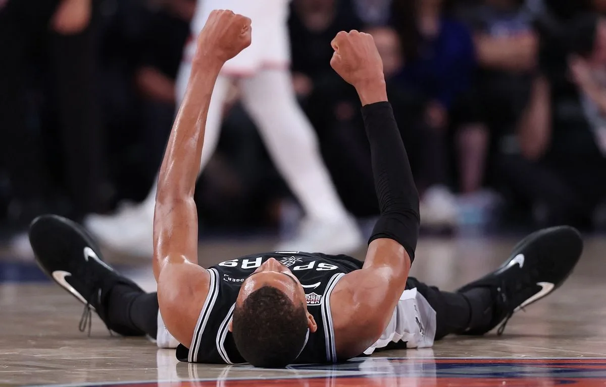 FINALES NBA KNICKS – SPURS : VICTOR WEMBANYAMA CLAQUE UN MATCH 3 GÉANT AU GARDEN POUR RELANCER SAN ANTONIO… REVIVEZ CE « TRUMP GAME » AVEC NOUS