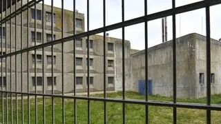 « C’EST RARE » : UN DÉTENU DE 29 ANS EST DÉCÉDÉ D’UNE OVERDOSE DE DROGUE AU CENTRE PÉNITENTIAIRE DE LORIENT-PLOEMEUR