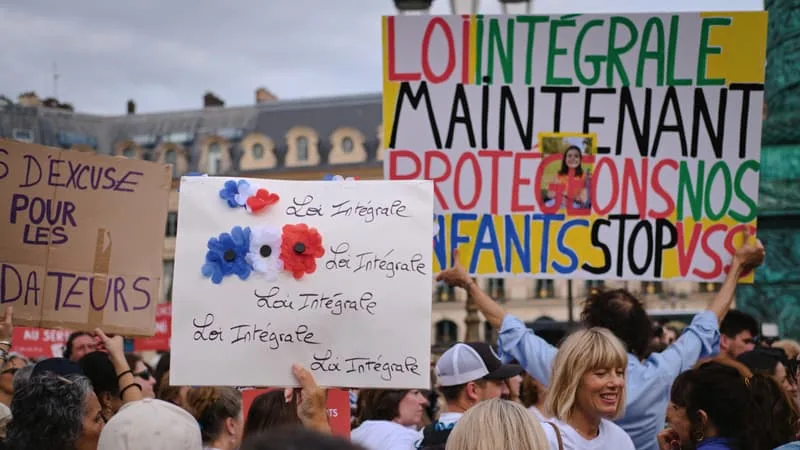 DANS LE SILLAGE DE L’AFFAIRE LYHANNA, DES MOBILISATIONS À TRAVERS LA FRANCE POUR UNE LOI GLOBALE CONTRE LES VIOLENCES SEXUELLES