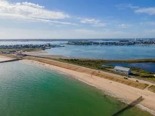 « CE N’EST PAS QU’UN AMAS DE SABLE » : DANS LE MORBIHAN, ON COMPTE SUR LA DUNE POUR SE PROTÉGER DES TEMPÊTES