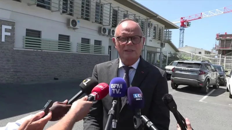 « REPRENDRE LE CONTRÔLE » DE L’IMMIGRATION, RECONSTRUIRE LES INFRASTRUCTURES: DEPUIS MAYOTTE, ÉDOUARD PHILIPPE DONNE SES « PRIORITÉS » POUR L’ARCHIPEL