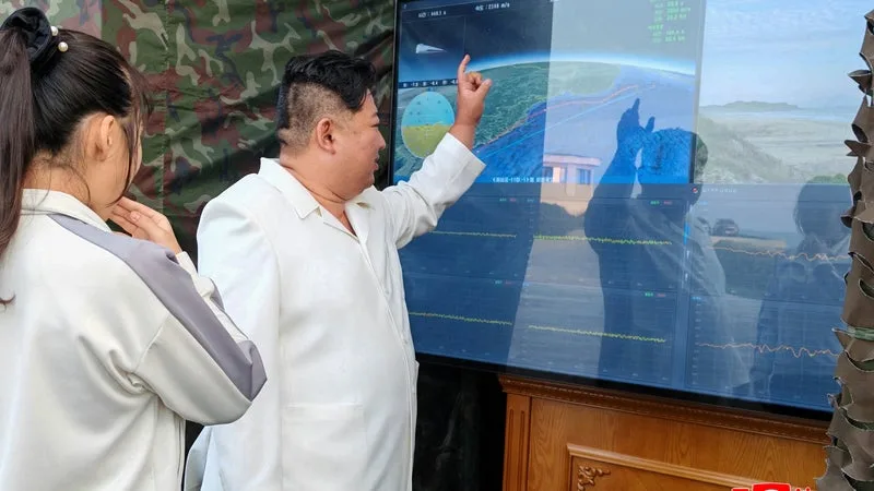 APRÈS LE TIR DE MISSILES EN MER DU JAPON, LA CORÉE DU NORD DIT AVOIR TESTÉ UNE ARME D’UN « NOUVEAU TYPE »