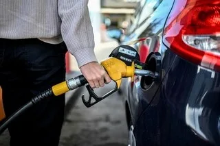 AIDE CARBURANT POUR LES GRANDS ROULEURS : LES FOYERS PEUVENT LA RÉCLAMER AVANT FIN JUILLET, ÊTES-VOUS ÉLIGIBLE ?