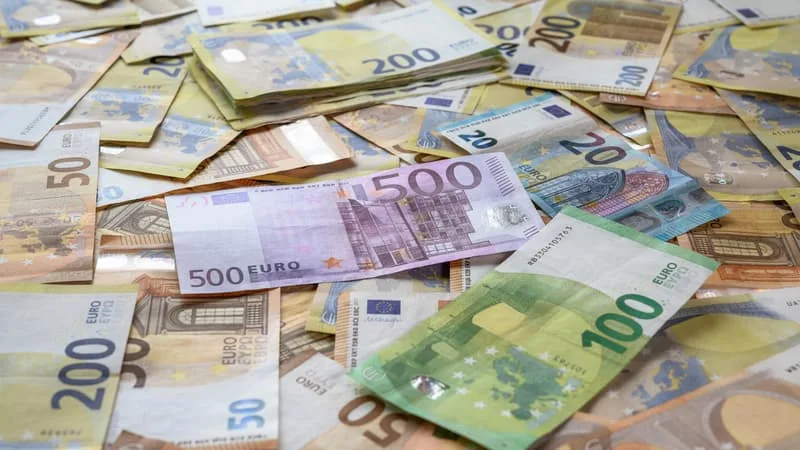 AVEC 2,5 MILLIARDS DE BILLETS PAR AN, LA BANQUE DE FRANCE EST LE PLUS GROS IMPRIMEUR DE LA ZONE EURO: ELLE VA UTILISER DU COTON BIO ET BAISSER SA CONSOMMATION D’EAU POUR RÉDUIRE SON IMPACT DE 25%