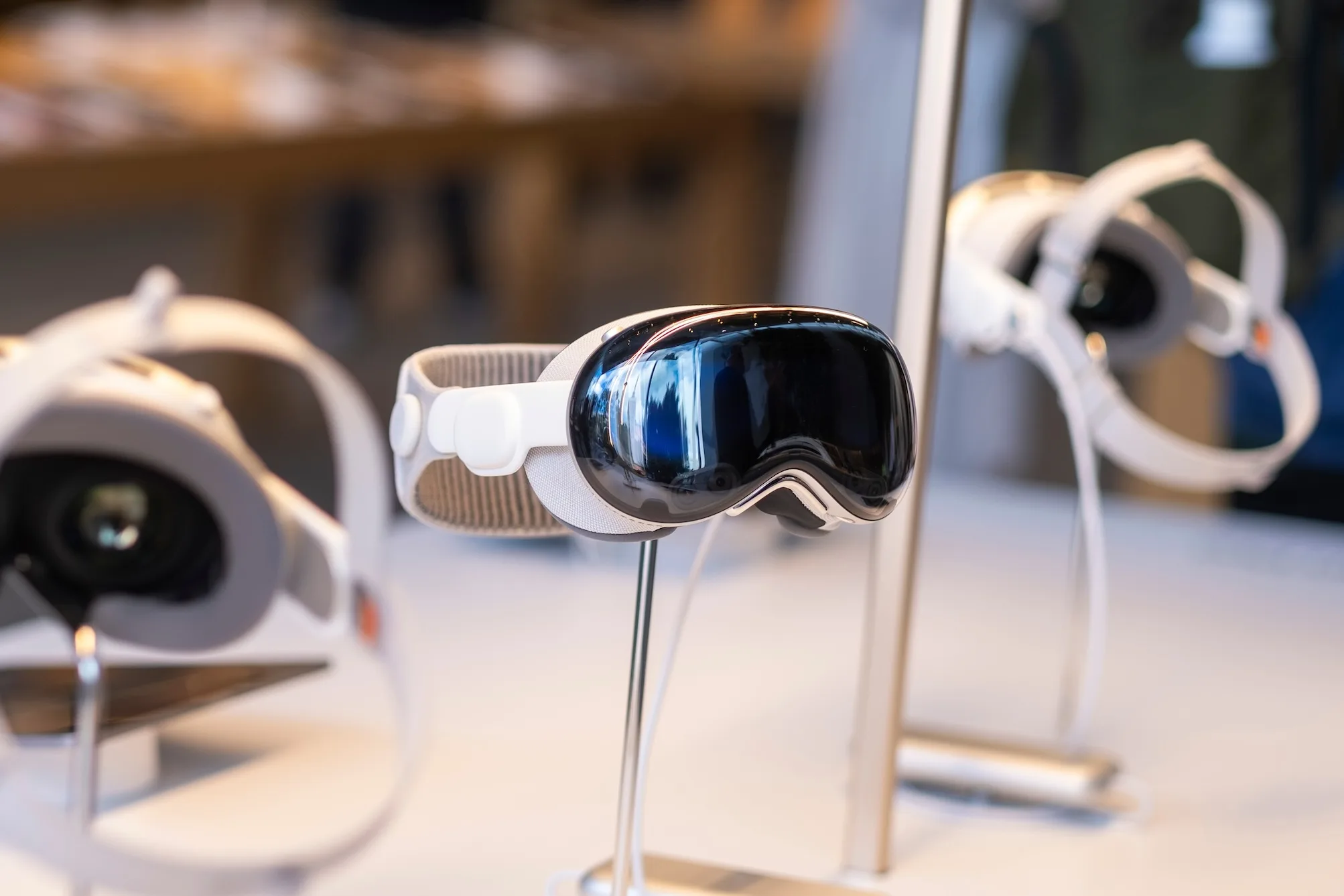 APPLE ABANDONNE L’ÉCRAN MOINS CHER DU VISION PRO : MAUVAISE NOUVELLE POUR UN CASQUE PLUS ABORDABLE