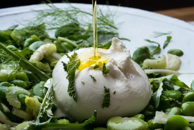 TRÈS INSTAGRAMMABLE, LA BURRATA MANQUE TELLEMENT DE RAFFINEMENT