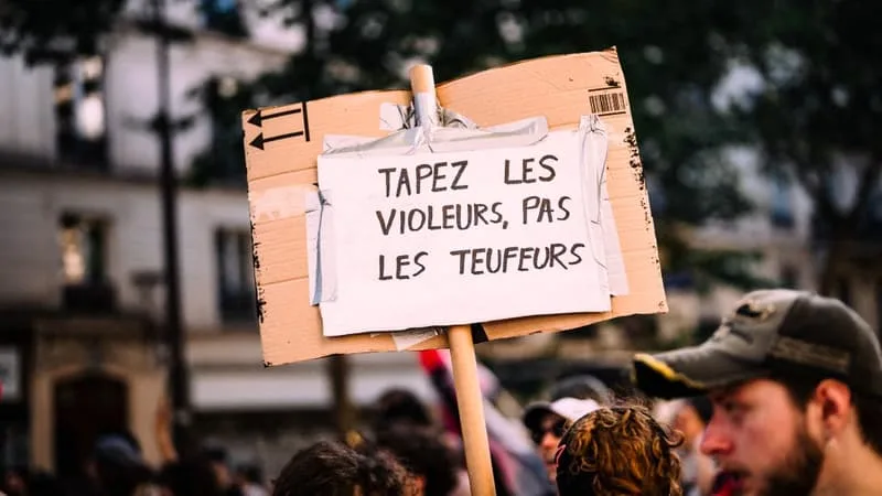 « REFUGE », « ESPACE DE LIBERTÉ »: PLUSIEURS MILLIERS DE MANIFESTANTS ONT DÉFILÉ PARTOUT EN FRANCE POUR DÉFENDRE LES FREE PARTIES