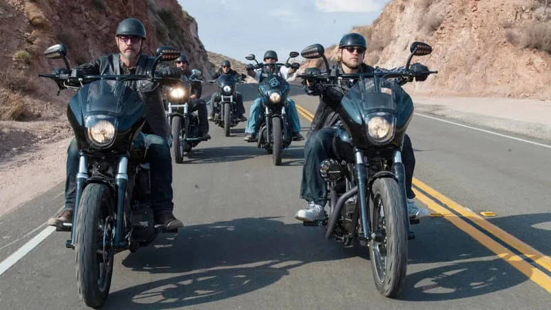 LES ACTEURS DE « SONS OF ANARCHY » VONT SE RETROUVER POUR « LEGENDS », UNE SÉRIE DÉRIVÉE AU FORT ACCENT MÉTA