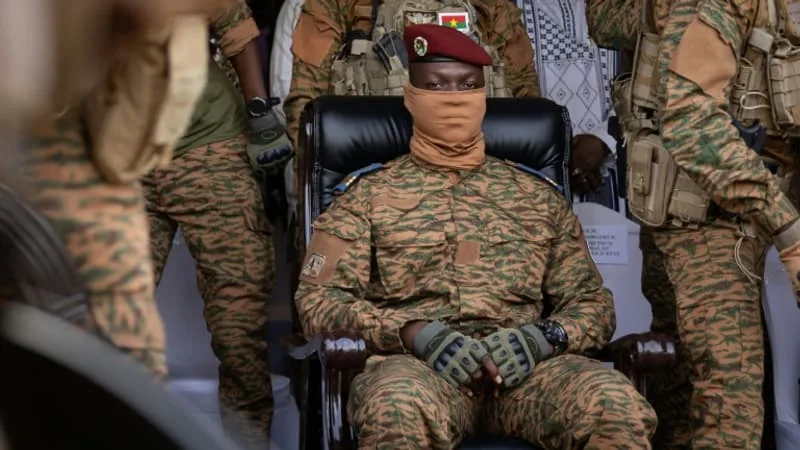LE BURKINA FASO ANNONCE « ROMPRE SES RELATIONS DIPLOMATIQUES » AVEC LA FRANCE APRÈS DES ANNÉES DE FORTES TENSIONS