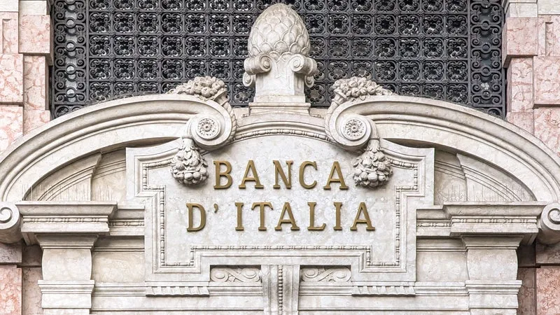 ILS TOUCHENT JUSQU’À 3% DE LA FORTUNE QU’ILS APPORTENT À LEUR ÉTABLISSEMENT: EN ITALIE, LES BANQUIERS PRIVÉS S’ARRACHENT À PRIX D’OR