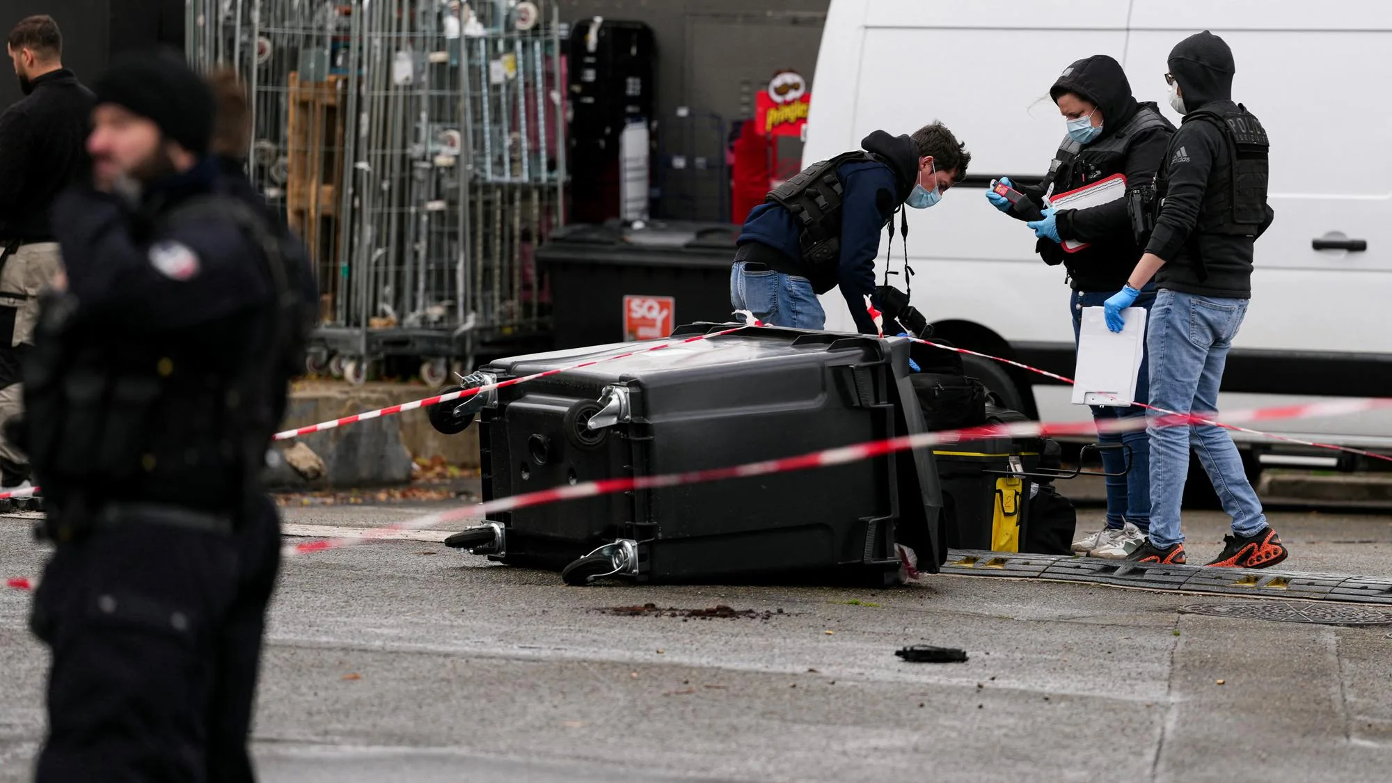 EXAMEN PSYCHIATRIQUE, CONDAMNATIONS… LE PROFIL DU SUSPECT DE L’ATTENTAT RACISTE DE TRAPPES ET LA VERRIÈRE SE PRÉCISE