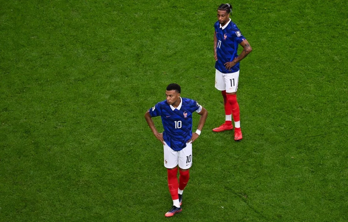 COUPE DU MONDE 2026 : « JE NE L’ENLÈVERAI PAS », CE FAN DES BLEUS S’EST FAIT TATOUER UNE TROISIÈME ÉTOILE… DÈS 2022