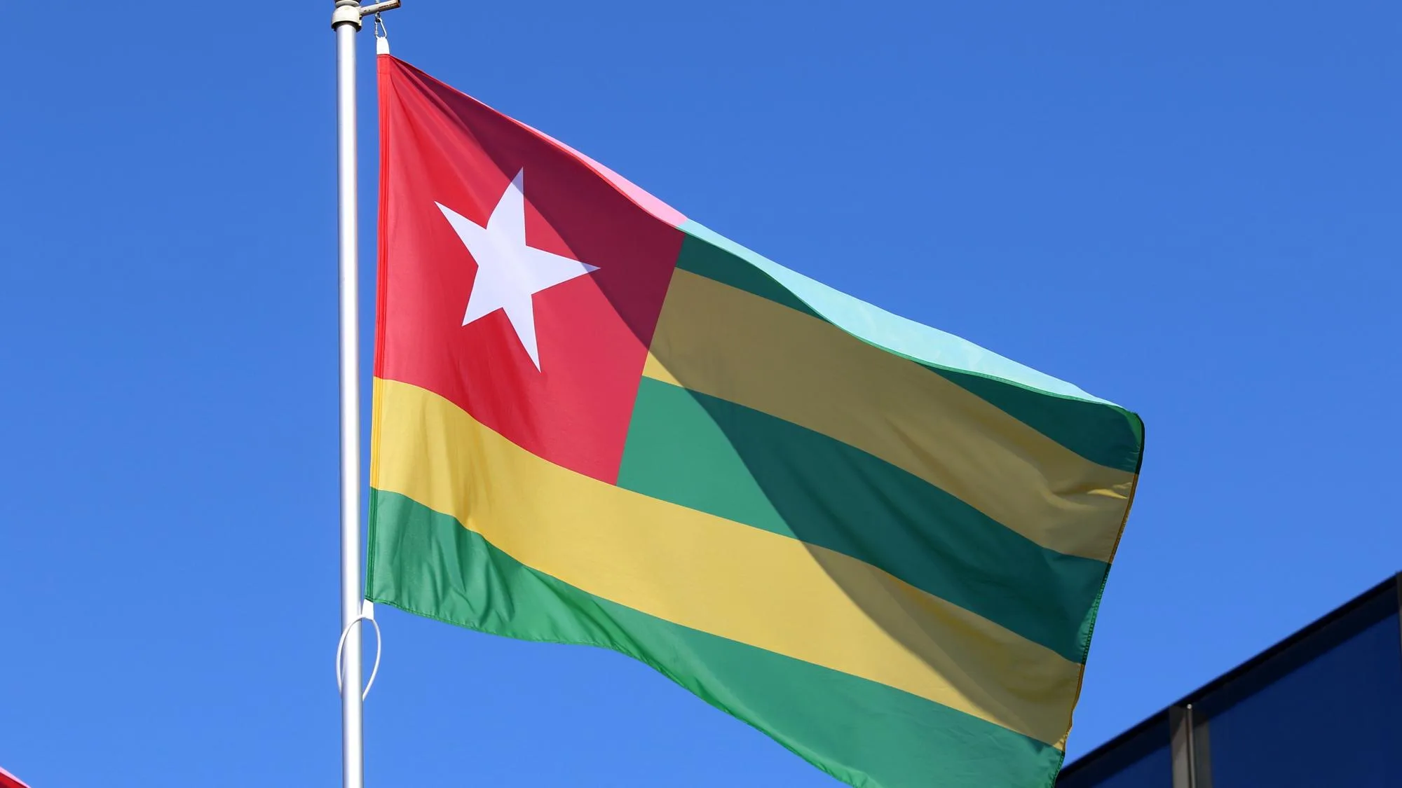 POUR LA PREMIÈRE FOIS, LE TOGO S’EXPRIME SUR LES RÉALISATEURS FRANÇAIS ACTUELLEMENT DÉTENUS