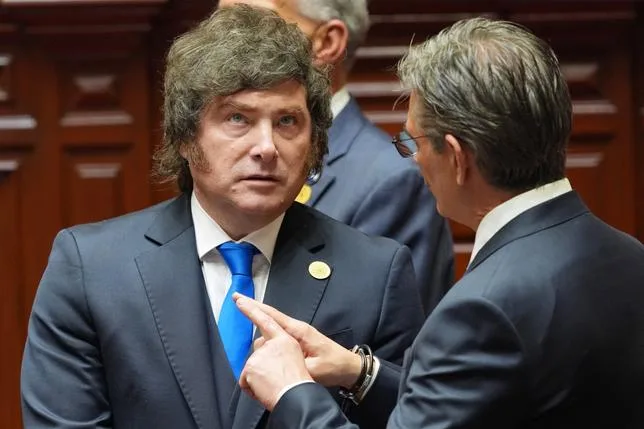 L’ARGENTIN JAVIER MILEI SE RÊVE EN LEADER DU BLOC DE DROITE EN AMÉRIQUE LATINE