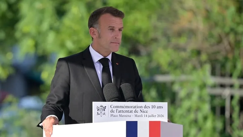 ALGÉRIE: EMMANUEL MACRON ASSURE QUE LA FRANCE N’A AUCUN « OBJECTIF CHIFFRÉ » ET « AUCUN LAXISME » SUR LES VISAS
