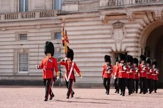À LONDRES, BIENTÔT DES TOQUES ÉTHIQUES POUR LA GARDE ROYALE