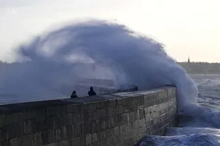 TEMPÊTE AUSTEN : ENCORE 40 000 FOYERS PRIVÉS D’ÉLECTRICITÉ DIMANCHE SOIR