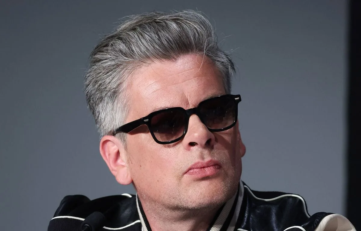 « ABSOLUMENT IGNOBLE »… BENJAMIN BIOLAY FURAX CONTRE L’UTILISATION D’UNE DE SES CHANSONS PAR SOPHIA ARAM