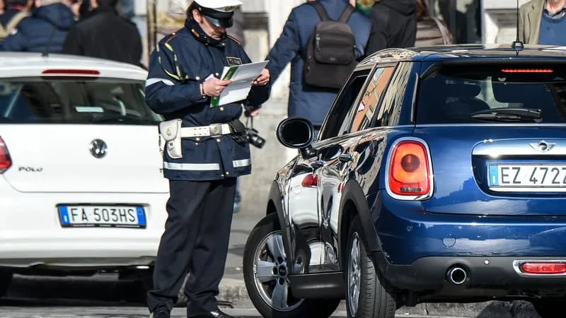 « ILS N’ÉTAIENT RIEN D’AUTRE QU’UN IMPÔT CACHÉ »: L’ITALIE DÉSACTIVE 20% DE SES RADARS AUTOMATIQUES POUR UN PROBLÈME DE CONFORMITÉ