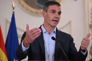 CRISE MIGRATOIRE À CEUTA : L’ESPAGNE DISCULPE LE MAROC ET ACCUSE LA RUSSIE ET ISRAËL D’AVOIR DIFFUSÉ « DES RUMEURS »