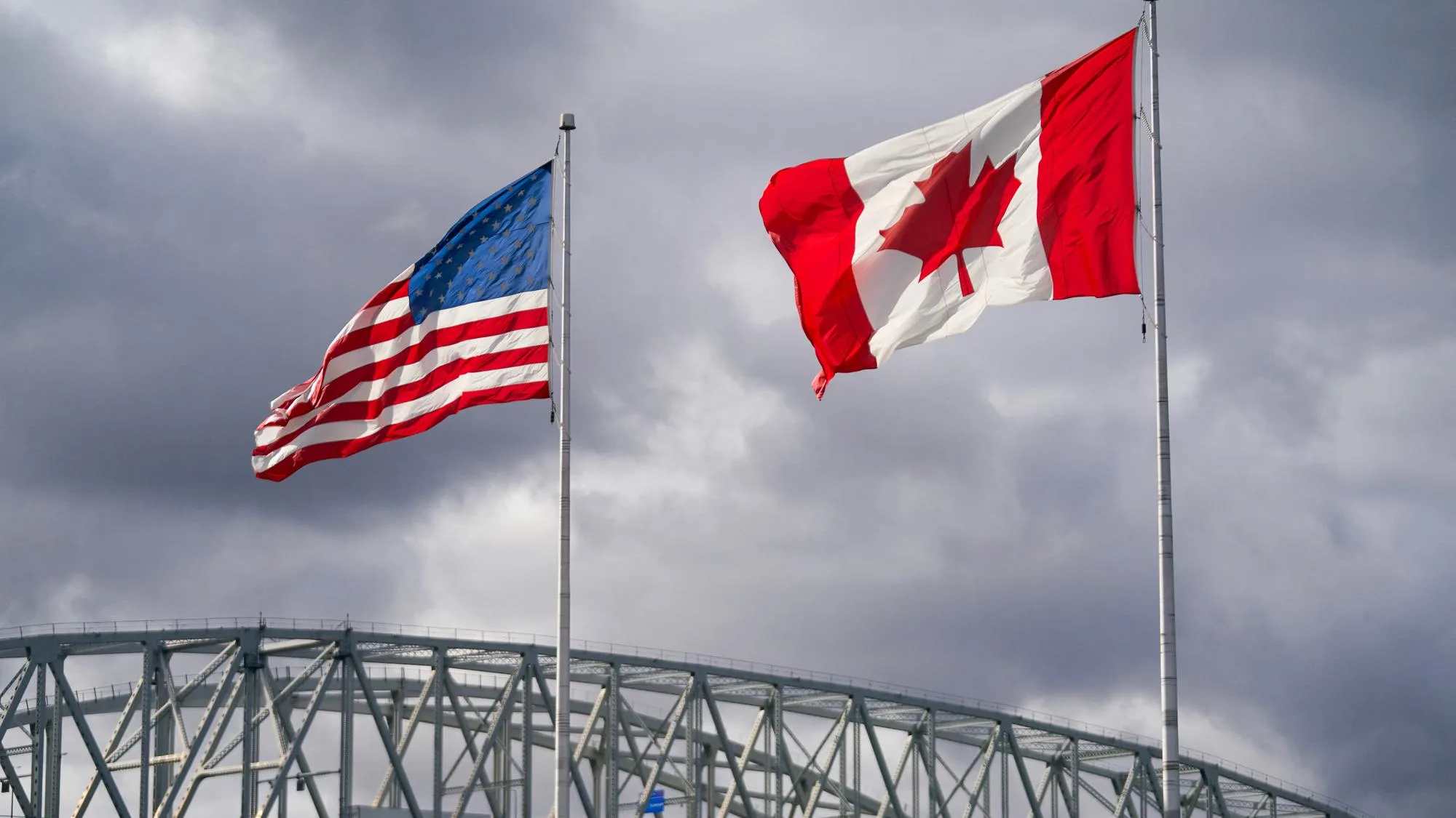 DONALD TRUMP POURSUIT SA CROISADE CONTRE LE CANADA EN IMPOSANT DE NOUVEAUX DROITS DE DOUANE