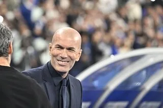 « UNE NOTE TRÈS, TRÈS, TRÈS POSITIVE » : ZINÉDINE ZIDANE ANALYSE SON PREMIER RASSEMBLEMENT APRÈS FRANCE – BELGIQUE