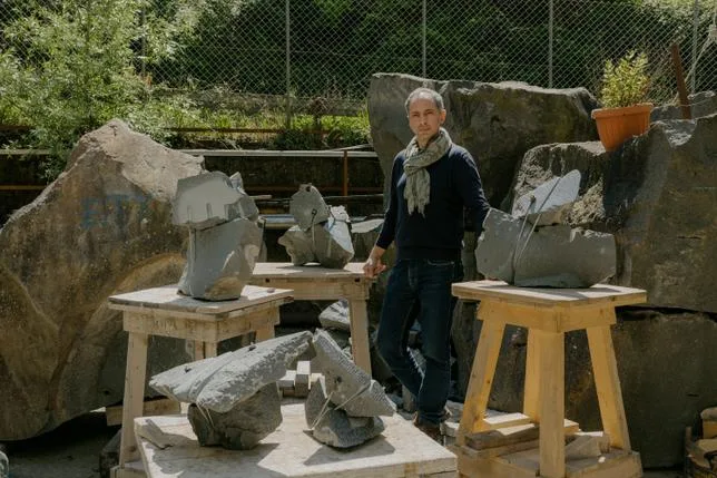 À PIETRASANTA, PARADIS ITALIEN DES SCULPTEURS DEPUIS MICHEL-ANGE