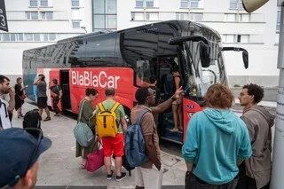 FIN DE BLABLACAR BUS : QUEL AVENIR POUR LES 17 MILLIONS DE VOYAGEURS QUI AIMENT LE CAR ?