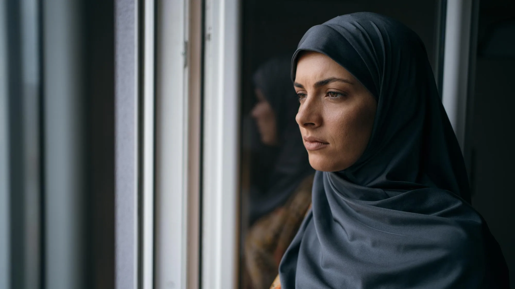 « J’AI L’IMPRESSION D’ÊTRE DÉSHUMANISÉE » : CES MUSULMANES EN COLÈRE FACE À L’OBSESSION DU RN SUR LE VOILE