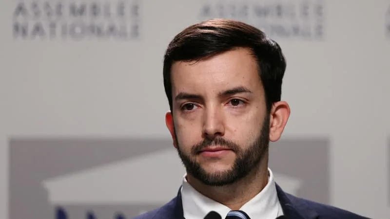 « UN DÉLIRE TOTAL »: JEAN-PHILIPPE TANGUY JUGE « PATHÉTIQUE » L’ASSIGNATION EN JUSTICE DE MARINE LE PEN POUR L’UTILISATION DU MOT « RENAISSANCE » SUR UNE AFFICHE