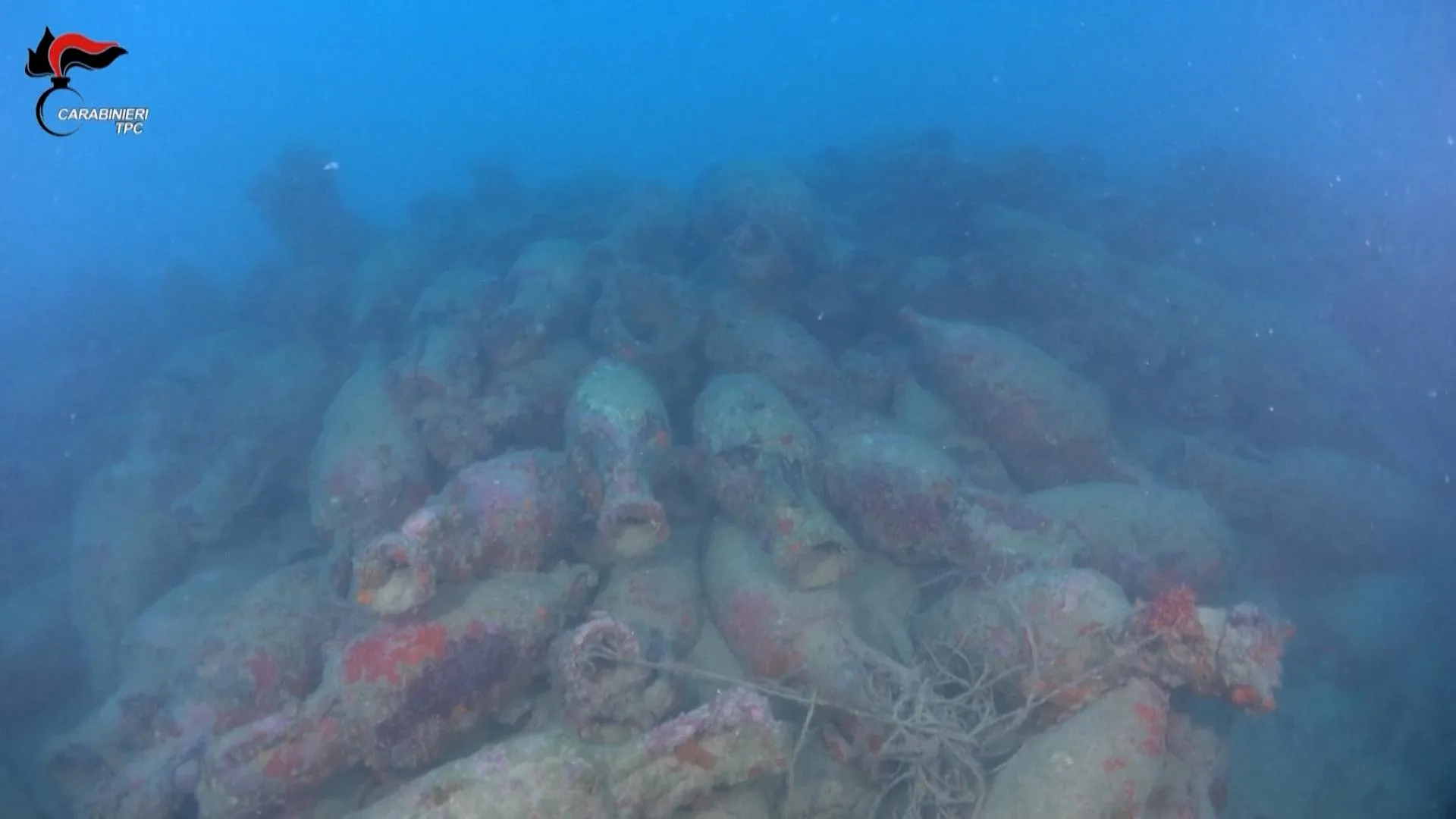 EN SICILE, CE NAVIRE ET SON TRÉSOR DATANT DE PLUS DE 2000 ANS VIENNENT D’ÊTRE DÉCOUVERTS AU FOND DE L’EAU