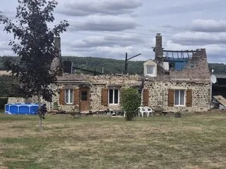 « C’EST UN ACTE HÉROÏQUE » : LE FILS A SAUVÉ SA FAMILLE LORS D’UN FEU D’HABITATION EN SARTHE