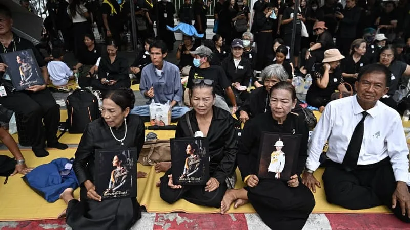 « ON EST UNE GRANDE FAMILLE »: LES THAÏLANDAIS RENDENT HOMMAGE À LA PRINCESSE BHA, FILLE AÎNÉE DU ROI, MORTE APRÈS TROIS ANS DE COMA