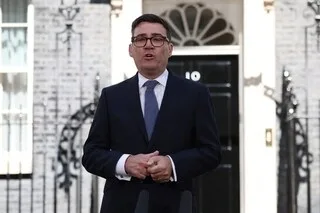 ROYAUME-UNI : LE NOUVEAU PREMIER MINISTRE ANDY BURNHAM PROMET « UN PLAN SUR DIX ANS » POUR REDRESSER LE PAYS