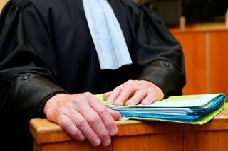 « ELLE SAVAIT MAIS N’A RIEN DIT » : UN COUPLE ÉCOPE DE LOURDES PEINES DE PRISON APRÈS LA MORT DE LEUR BÉBÉ EN 2021
