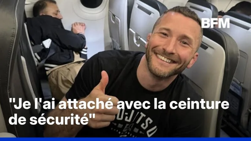 UN COMBATTANT DE MMA MAÎTRISE UN PASSAGER QUI VOULAIT OUVRIR LA PORTE D’UN AVION EN VOL
