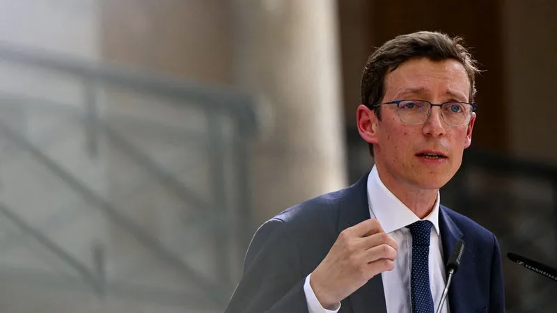 LE MINISTRE DE L’ÉDUCATION NATIONALE DÉPLORE DES RÉSULTATS « PRÉOCCUPANTS » DES ÉLÈVES FRANÇAIS AU TEST PISA