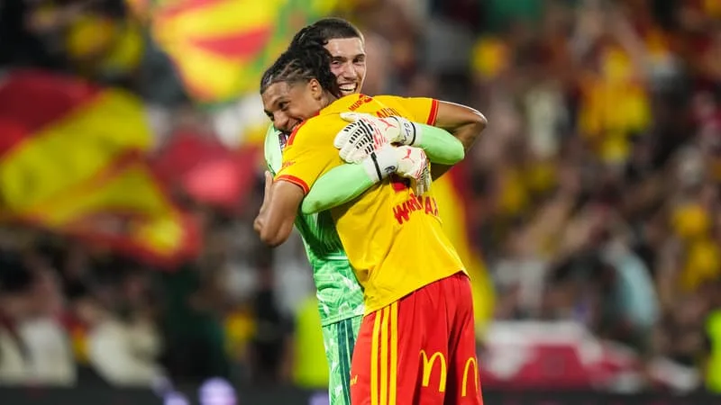 LENS VAINQUEUR DU TROPHÉE DES CHAMPIONS: « A DIX, À NEUF, À HUIT… ON VA À LA GUERRE! », RISSER DONNE LE MOT D’ORDRE DE L’ÉTAT D’ESPRIT LENSOIS