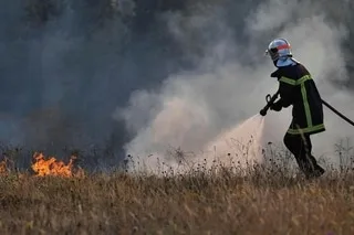 UN INCENDIE RAVAGE CINQ HECTARES D’UN CHAMP DANS LE MAINE-ET-LOIRE