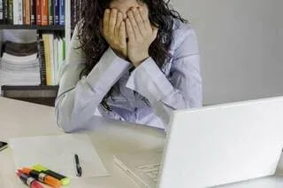 ALORS QUE « DES LEVIERS EXISTENT », L’ABSENTÉISME AU TRAVAIL EN HAUSSE DE PLUS DE 25 % PAR RAPPORT À 2019