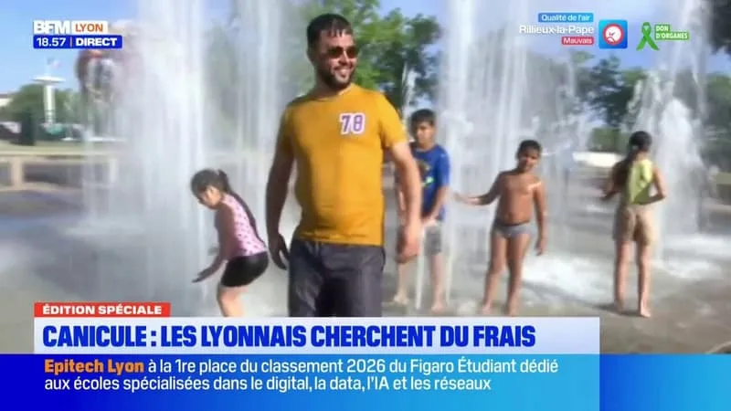 CANICULE : LES LYONNAIS CHERCHENT DE LA FRAÎCHEUR PLACE ANTONIN PONCET