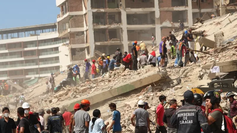 « C’EST VRAIMENT UN MIRACLE »: HUIT JOURS APRÈS LES SÉISMES AU VENEZUELA, UN SURVIVANT DÉCOUVERT DANS LES DÉCOMBRES