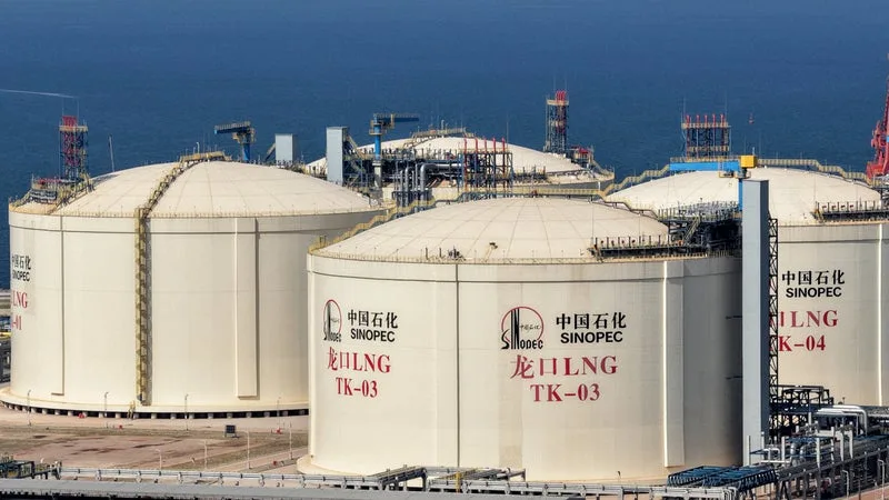 LA CHINE EST UN GLOUTON ÉNERGÉTIQUE QUI IMPORTE 4 MILLIARDS DE BARILS PAR AN: APRÈS SIX MOIS DE BLOCAGE D’ORMUZ, COMMENT PÉKIN A RÉUSSI À SURVIVRE SANS LE PÉTROLE IRANIEN