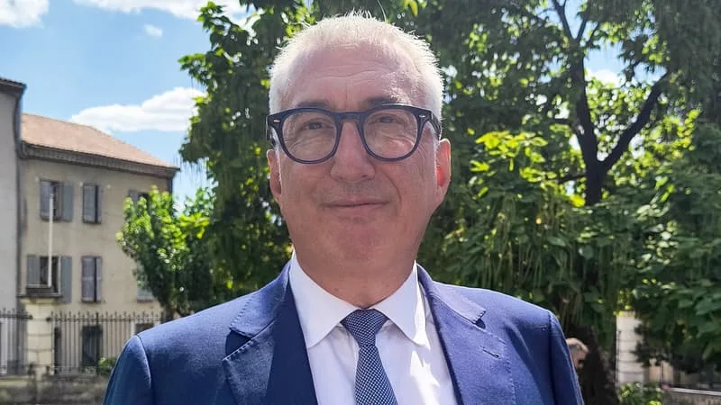« PAS QUESTION D’ARRÊTER »: APRÈS UN MOIS SOUS PROTECTION POLICIÈRE, LE MAIRE D’ALÈS ESSAIE DE « FAIRE ABSTRACTION » DES MENACES DE MORT DE LA DZ MAFIA