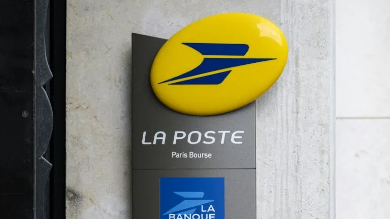 ACHATS DE TIMBRES IMPOSSIBLES, ENVOIS DE COLIS ET DE COURRIER RETARDÉS: LA POSTE VICTIME D’UN PROBLÈME TECHNIQUE MAJEUR
