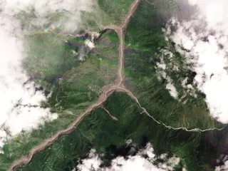AVANT/APRÈS. CRUE AU NÉPAL : LES IMAGES SATELLITES SAISISSANTES DE LA CATASTROPHE