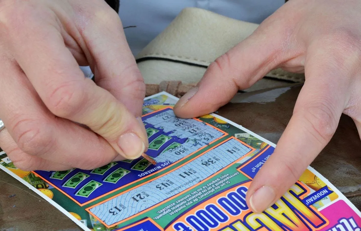 ITALIE : UN SANS-PAPIERS GAGNE 500.000 EUROS ET NE PEUT PAS LES ENCAISSER… MAIS L’HISTOIRE SE FINIT BIEN