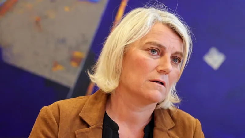 « UN MOMENT DE TENSION »: LA MINISTRE DE LA SANTÉ APPELLE À « AVOIR UN COMPORTEMENT INDIVIDUEL ADAPTÉ AUX CHALEURS EXTRÊMES » POUR LA FÊTE DE LA MUSIQUE
