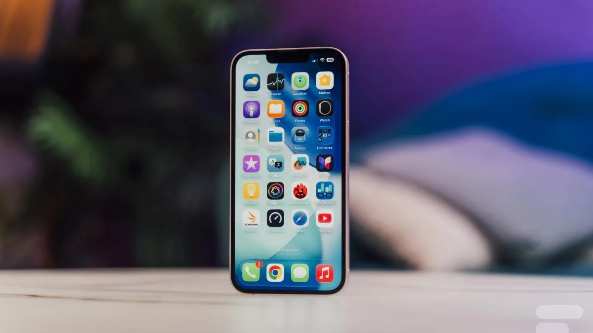 COMPACT, PUISSANT AVEC SA PUCE A19 ET ENFIN COMPATIBLE MAGSAFE, L’IPHONE 17E EST EN PLUS EN PROMO À MOINS DE 670 €